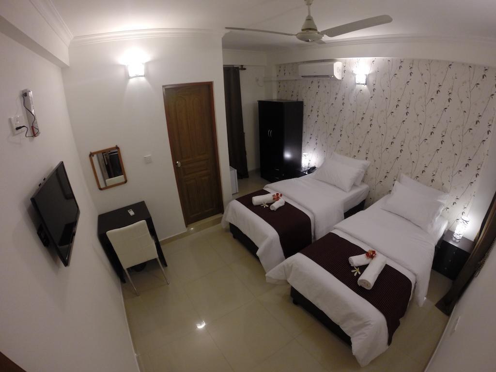 Crown Reef Maldives Hotel Male Room photo
